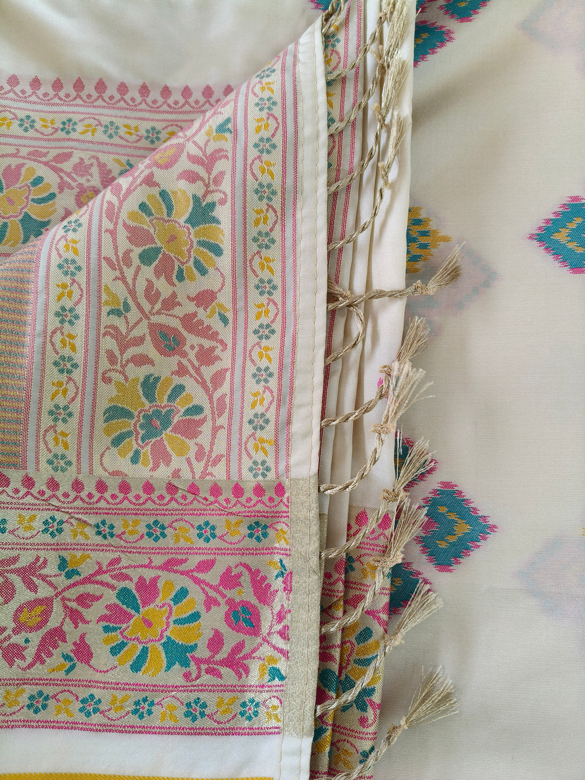 Rudraksh patola saree off white shade color RPS007