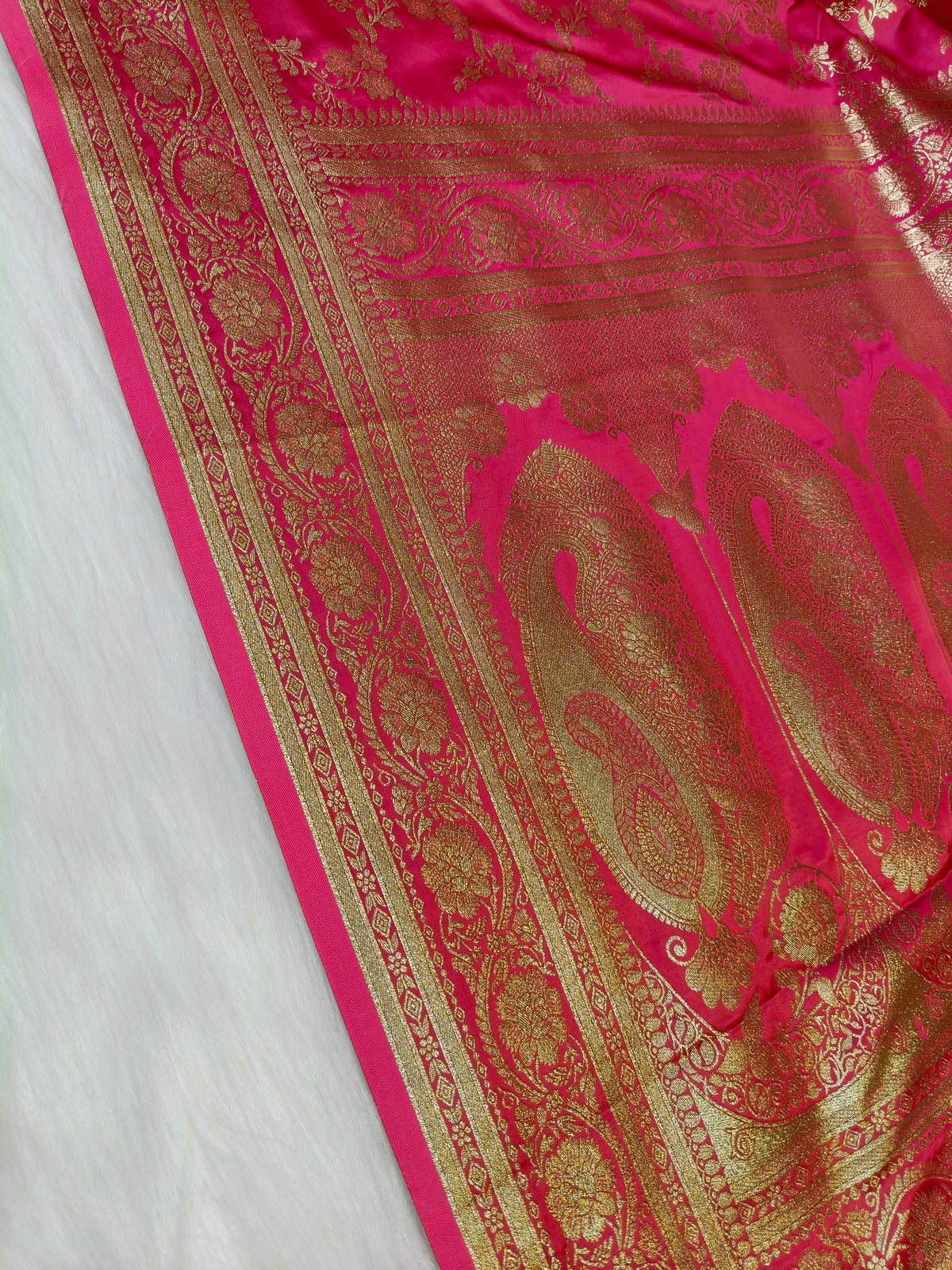 Satin Saree Straberry Shade Floral Jaal Pattern SS009