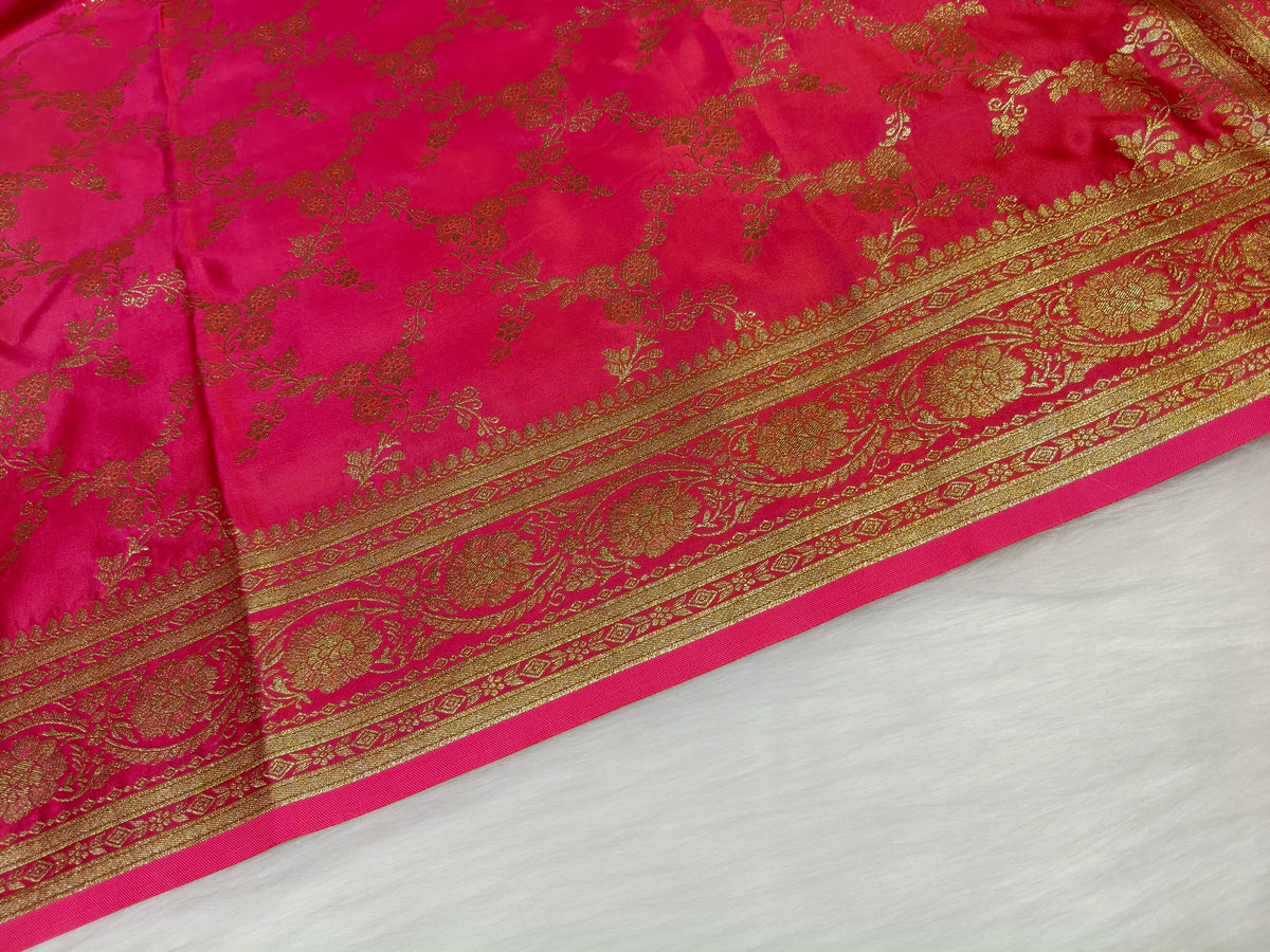Satin Saree Straberry Shade Floral Jaal Pattern SS009
