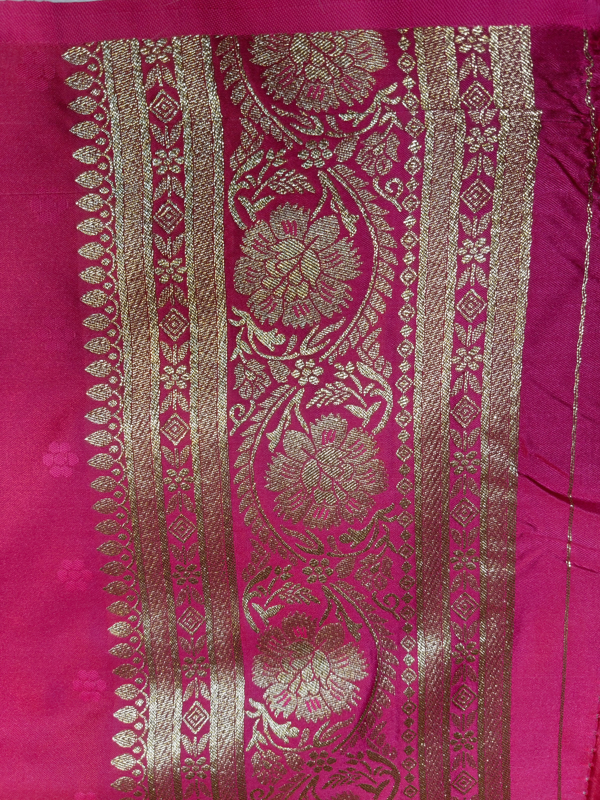 Satin Saree Straberry Shade Floral Jaal Pattern SS009