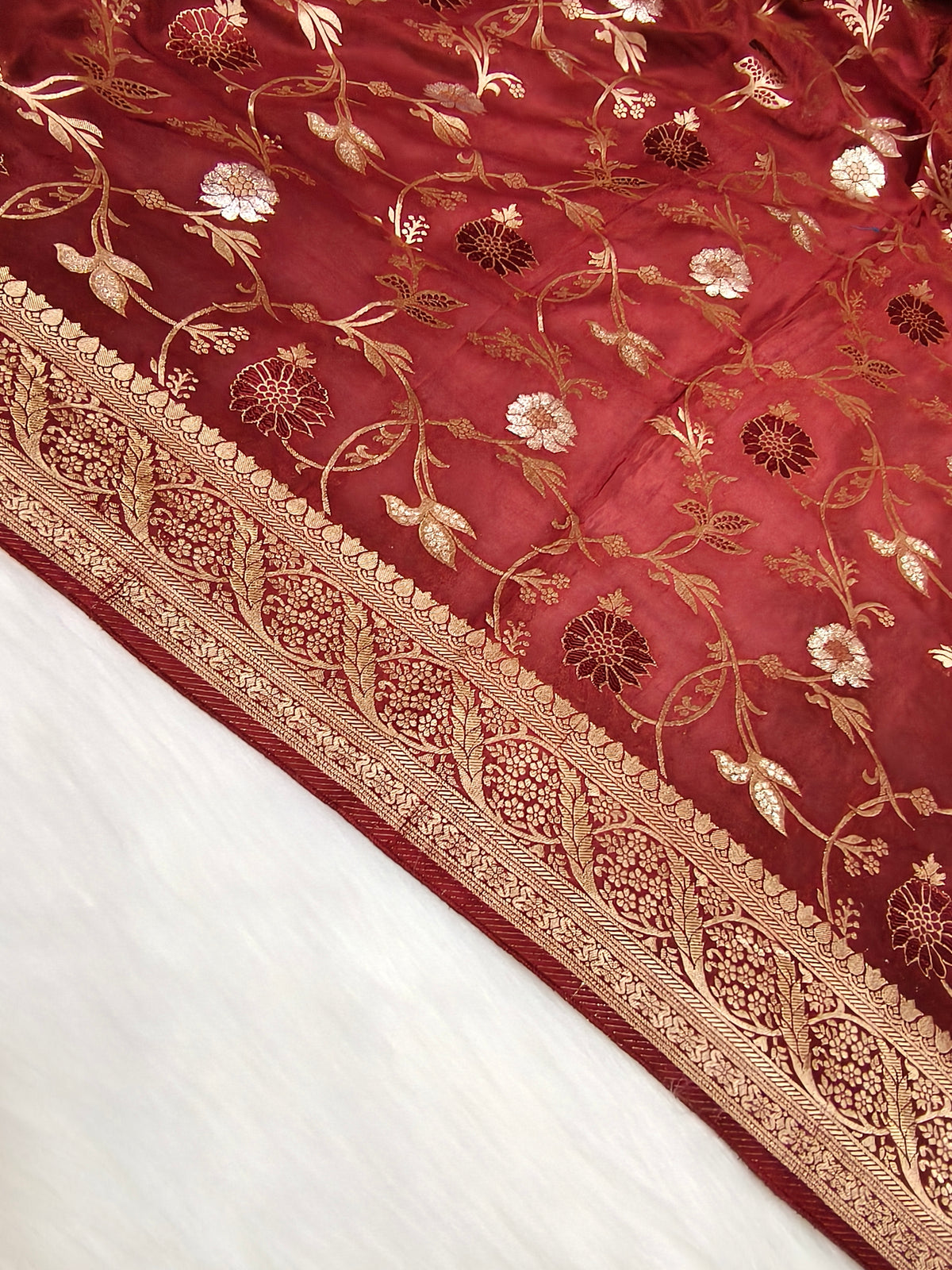Crepe Banarasi Silk Saree Maroon Shade Floral Jaal Pattern CBS003