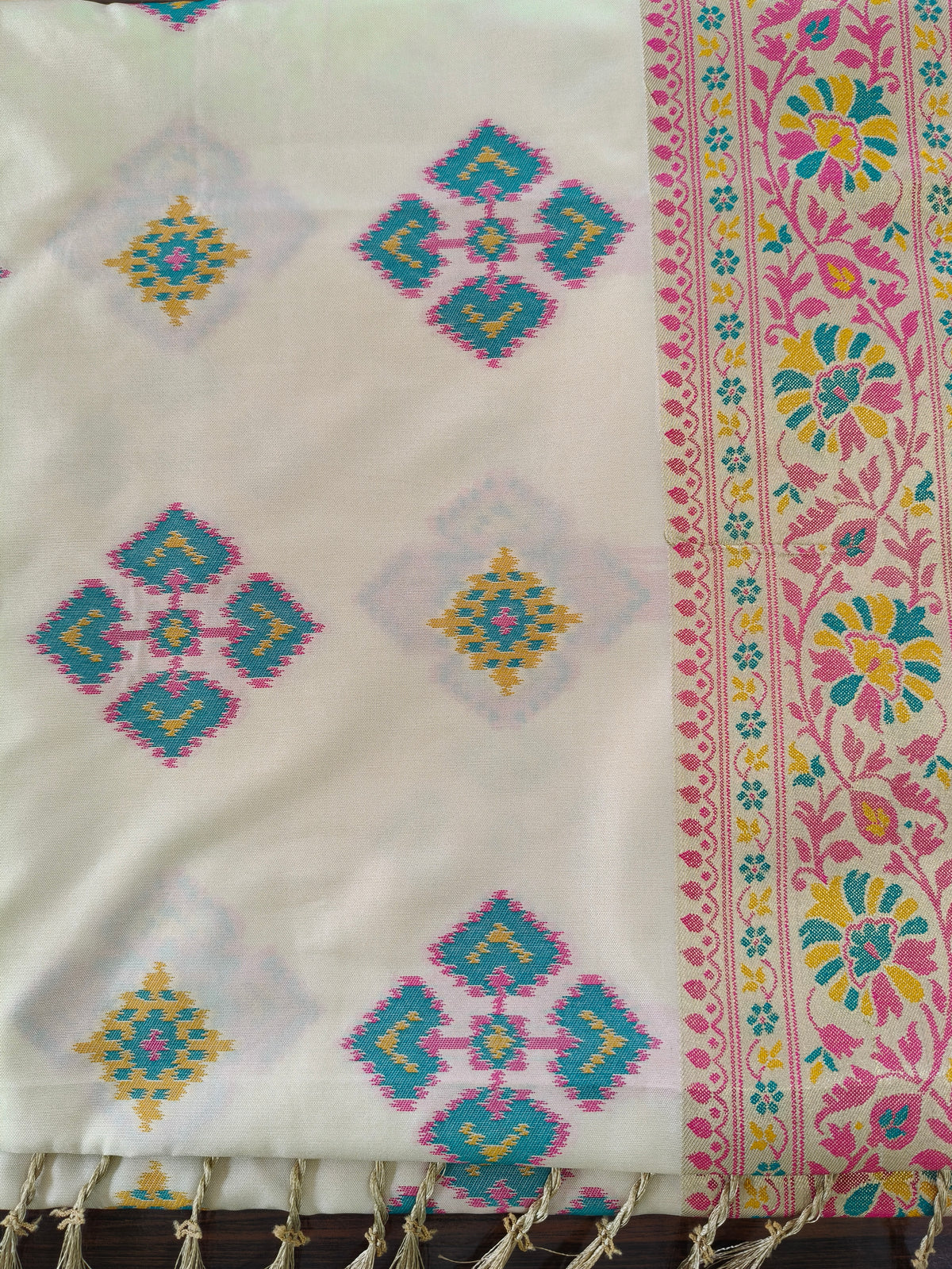 Rudraksh patola saree off white shade color RPS007